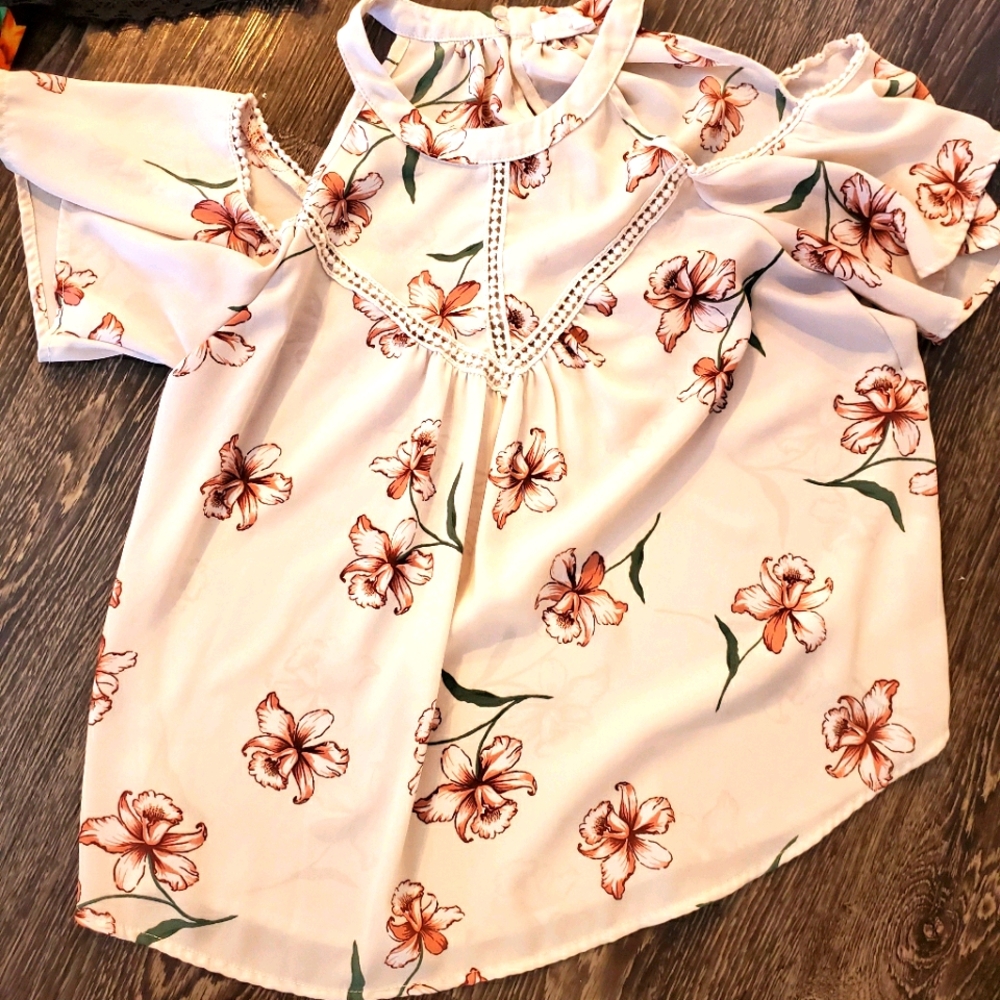 Floral Tops Rompers & Body Suite - Picture 7 of 8